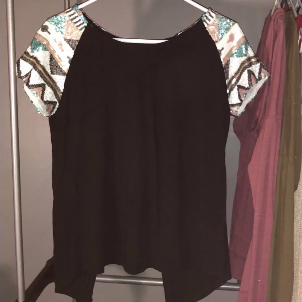 Buckle top size small